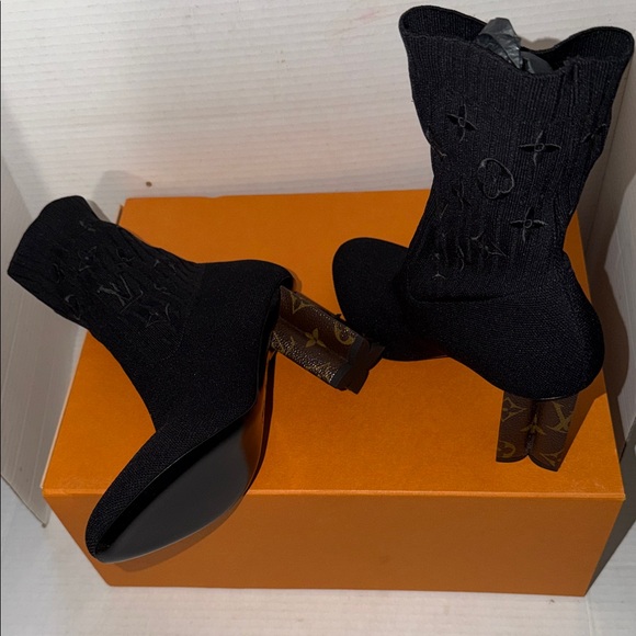 Louis Vuitton Silhouette Ankle Boot 1A855A - Picture 2 of 9